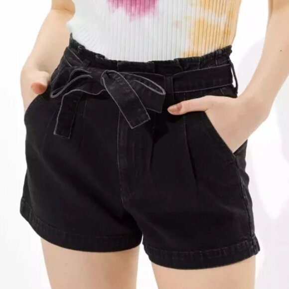 American Eagle Black High-Waisted Belted Denim Shorts – Size 4 - Picture 1 of 7